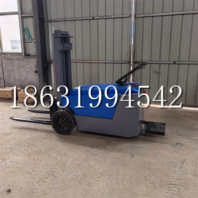 汪清县全电动叉车插腿式堆高车液压装卸车1.5吨升高小型站驾式铲车